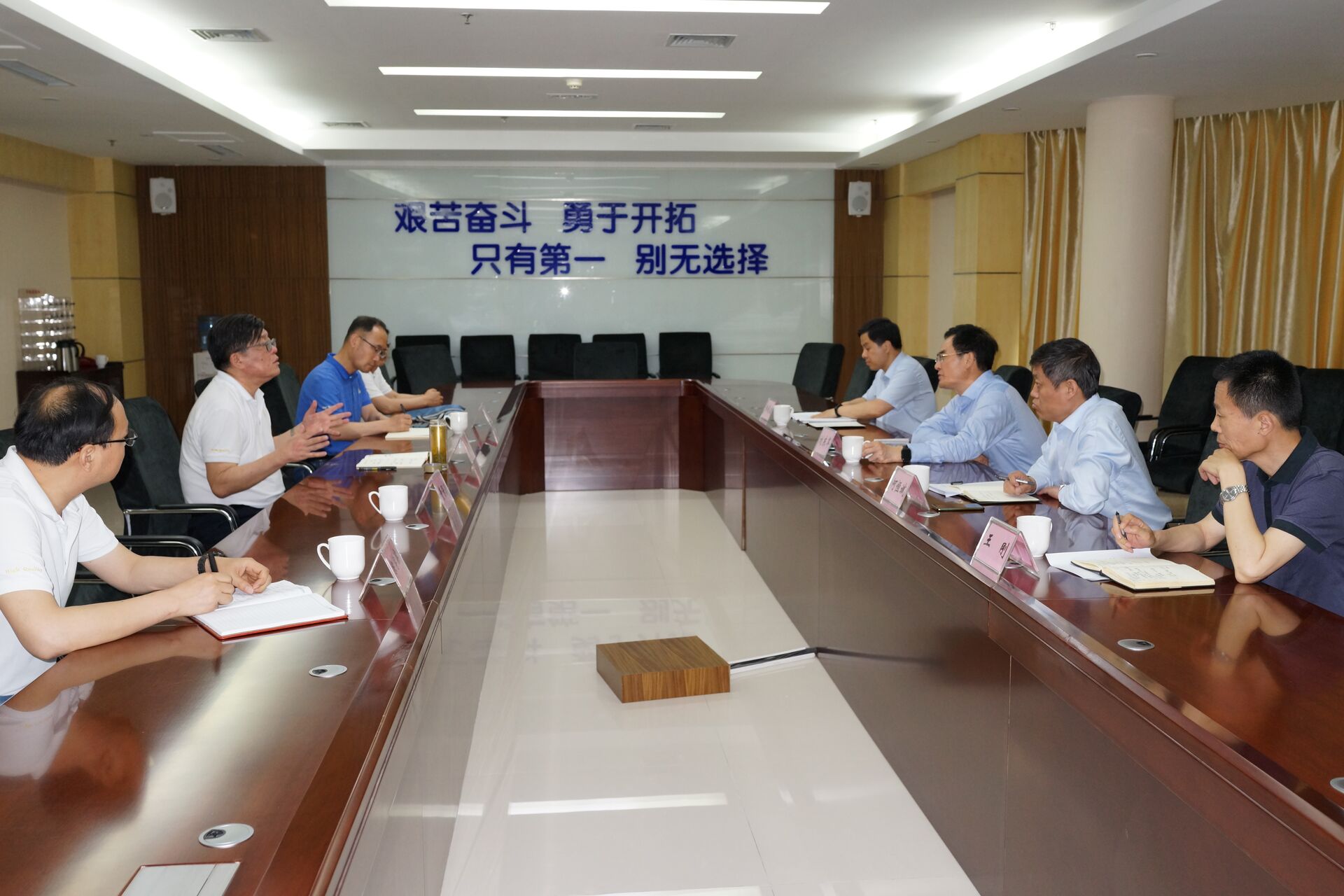 淄博市政协党组副书记、副主席刘东军一行来体育333调研