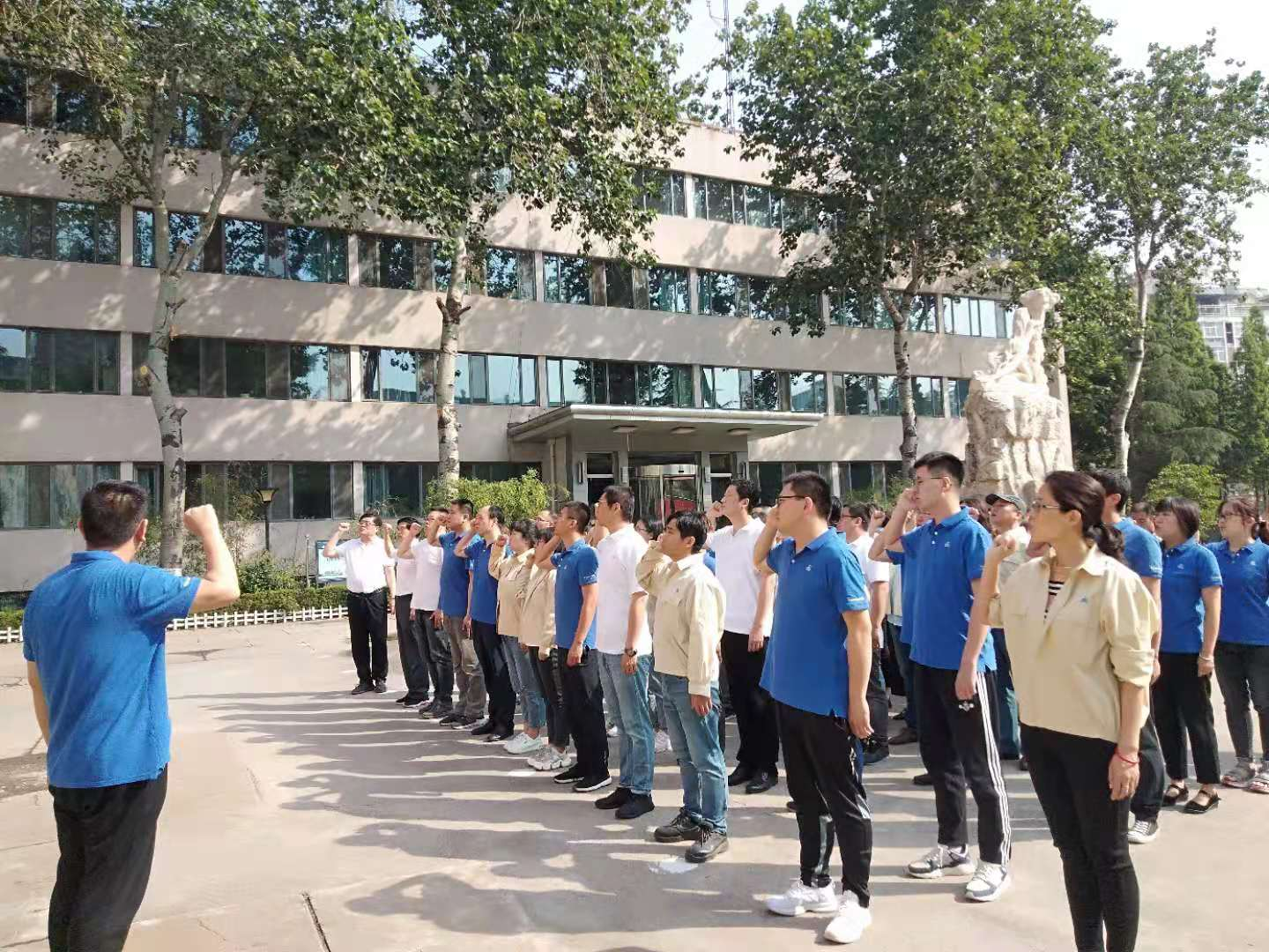 体育333集团组织开展“安全生产月”启动仪式