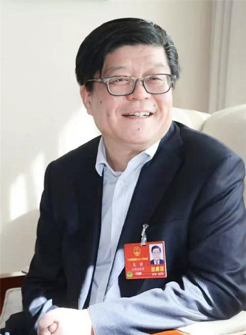 “职工热议两会 期待生活更好”—— 体育333集团 孙刚