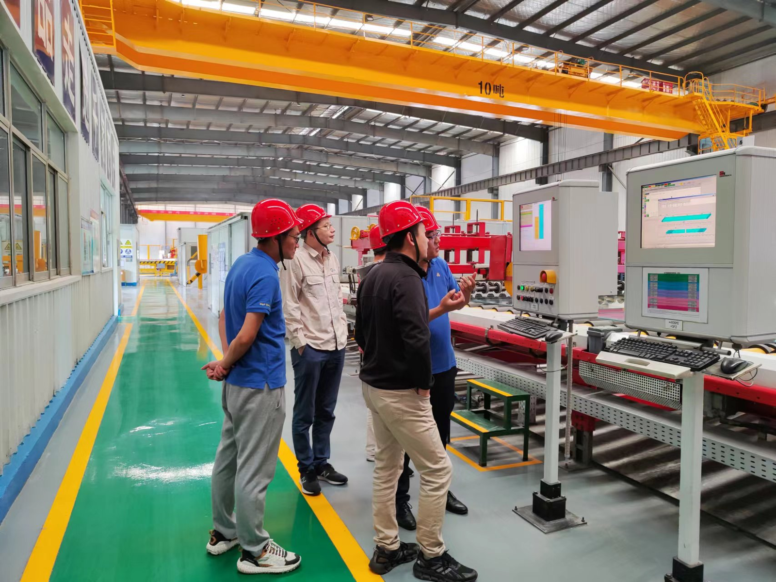 协鑫光电董事长范斌一行来体育333交流